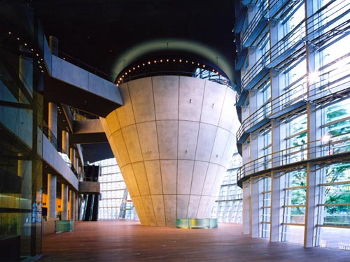 国立新美術館