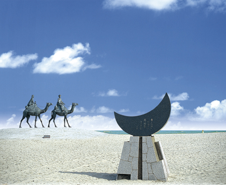 月の沙漠記念像