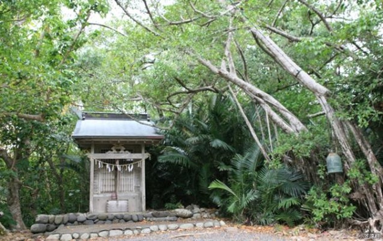 月ヶ岡神社