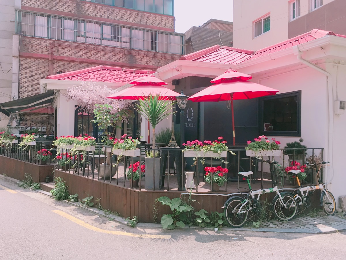flower cafe Lovin’ her