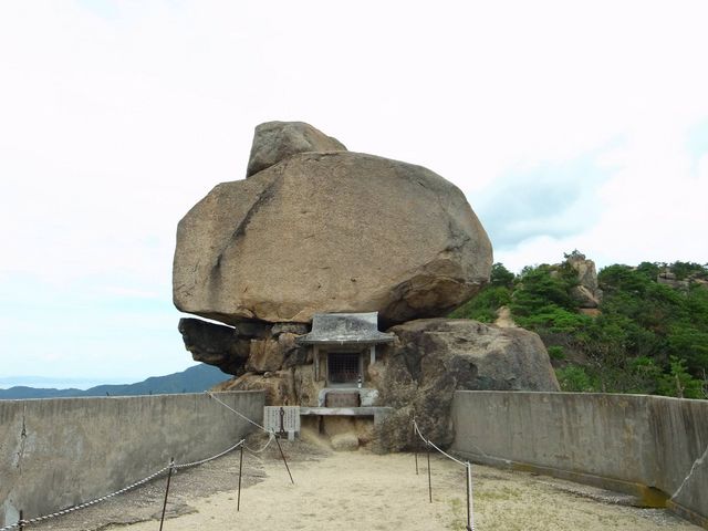 重岩(小瀬石鎚神社)