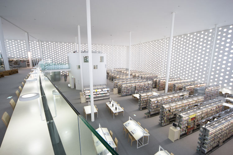 金沢海みらい図書館