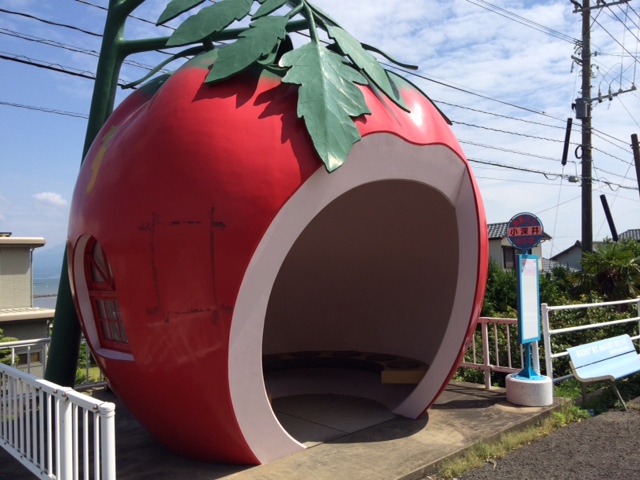 フルーツバス停　トマト