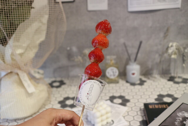 STRAWBERRY STAND ICHICO