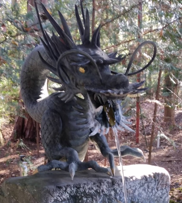 新屋山神社の龍