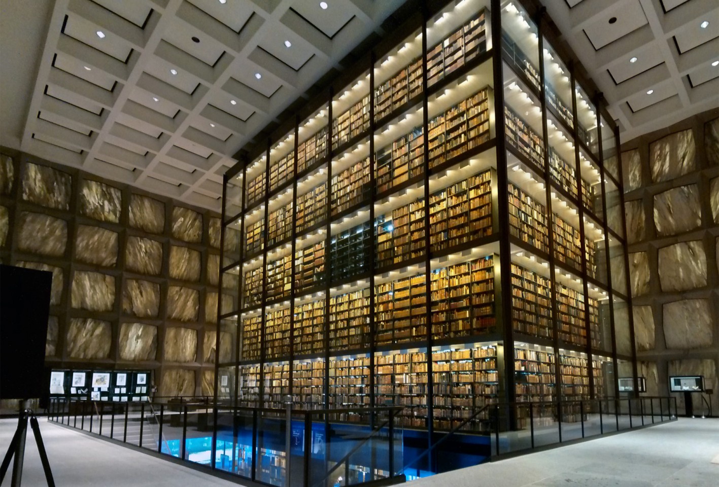 Beinecke Rare Book and Manuscript Library（バイネッケ・レア・ブック & マヌスクリップト図書館）